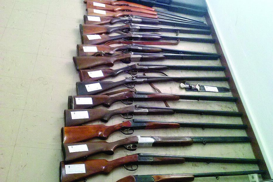 Terror de aldeia esconde arsenal 