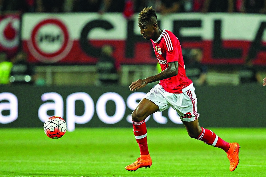 Talisca é arma para o ataque 