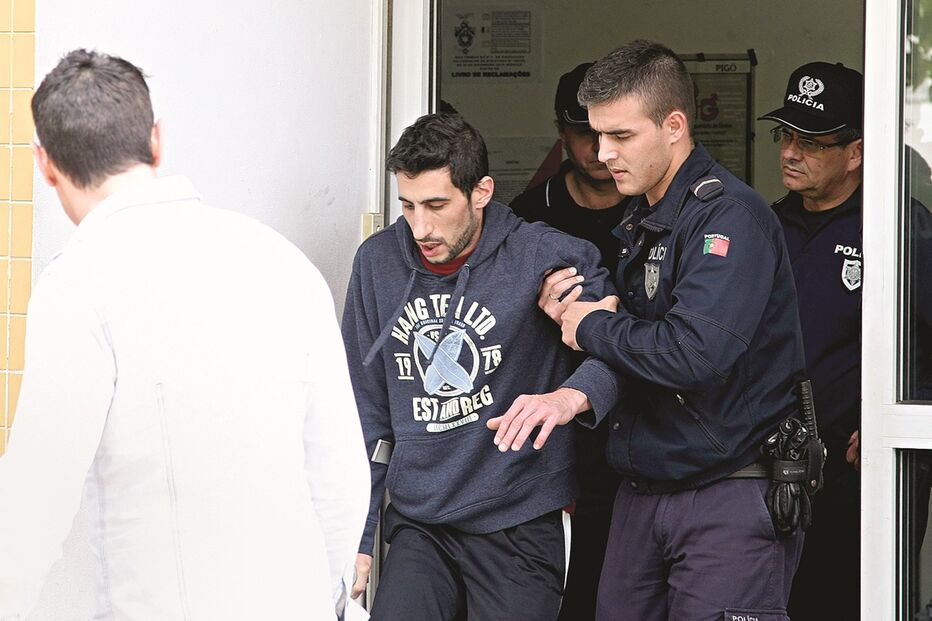 Abre gás após matar bebé 