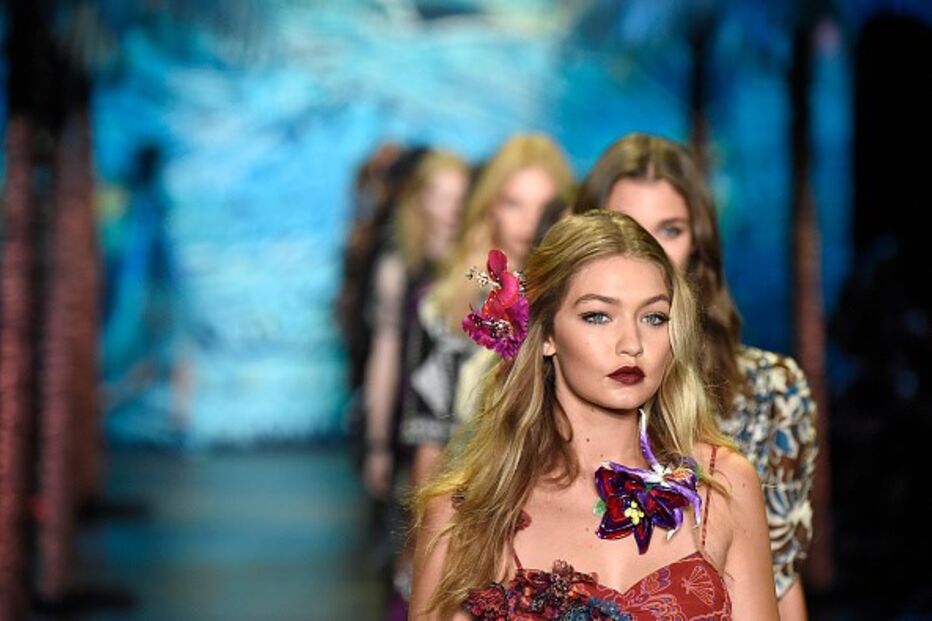 Gigi Hadid, ousada, foto, selfie, redes sociais, modelo