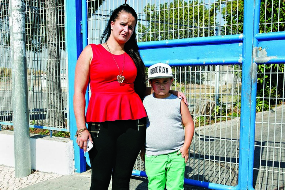 Aluno de 6 anos em casa 