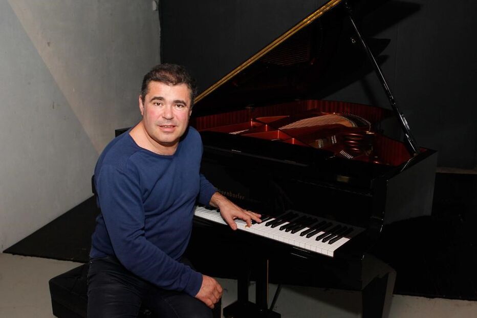 Toy, cantor, popular, pimba, engano, agente