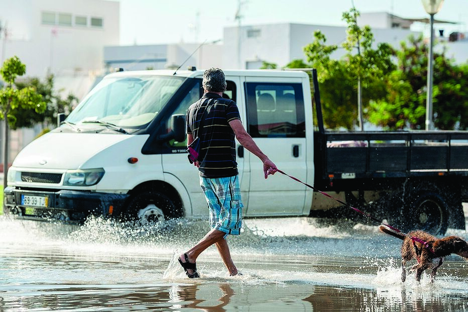 St.ª Luzia alagada por marés vivas 