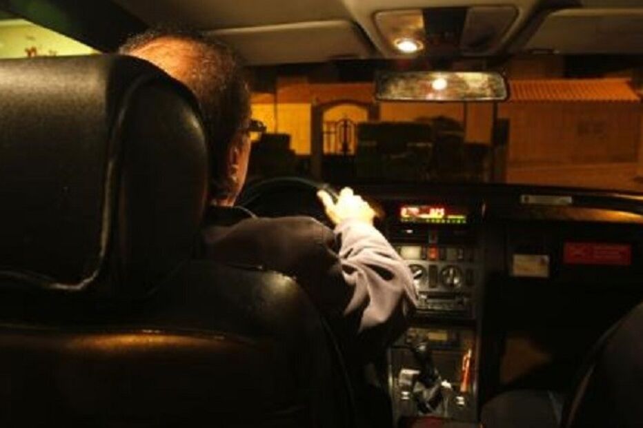 06-10-2015_03_33_57 15 taxista.jpg