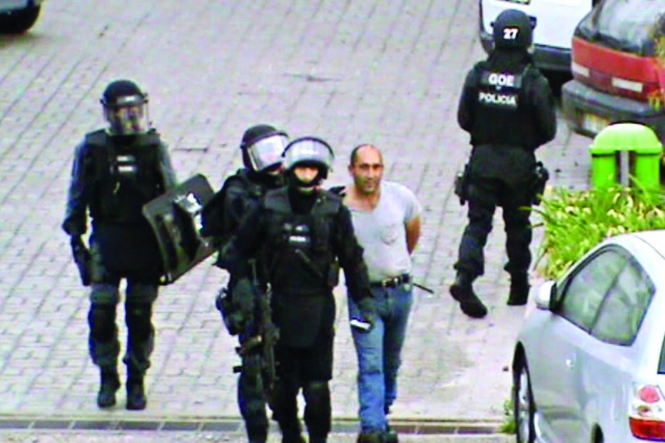 Barricado rejeitado pelo filho 