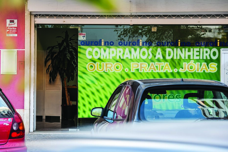 Onda de ataques a lojas de ouro 