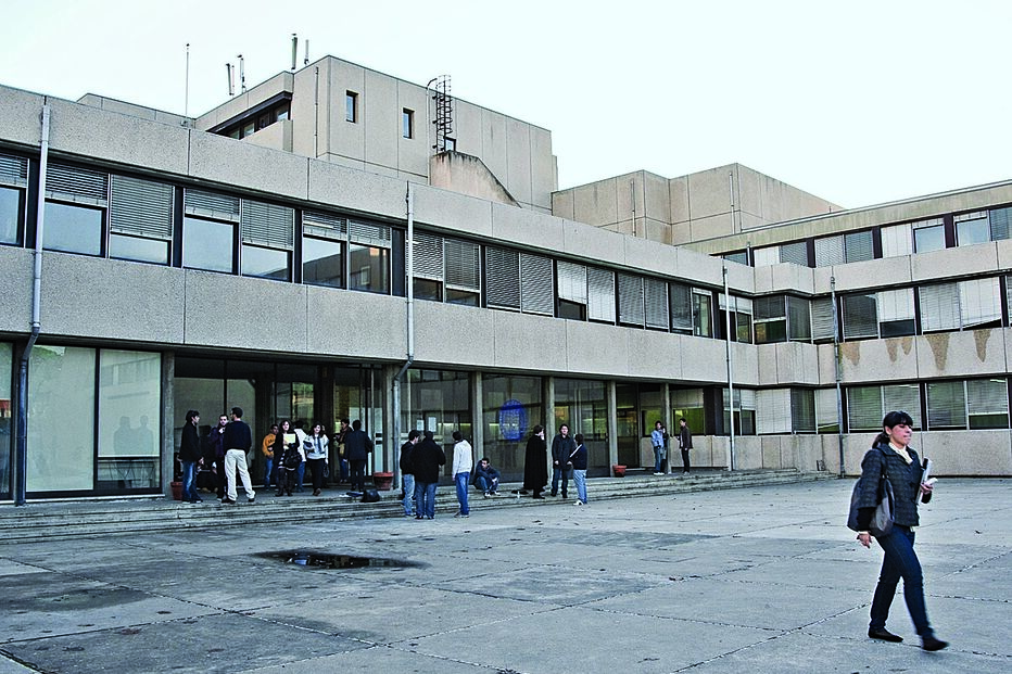 PJ prende terror de universitários 