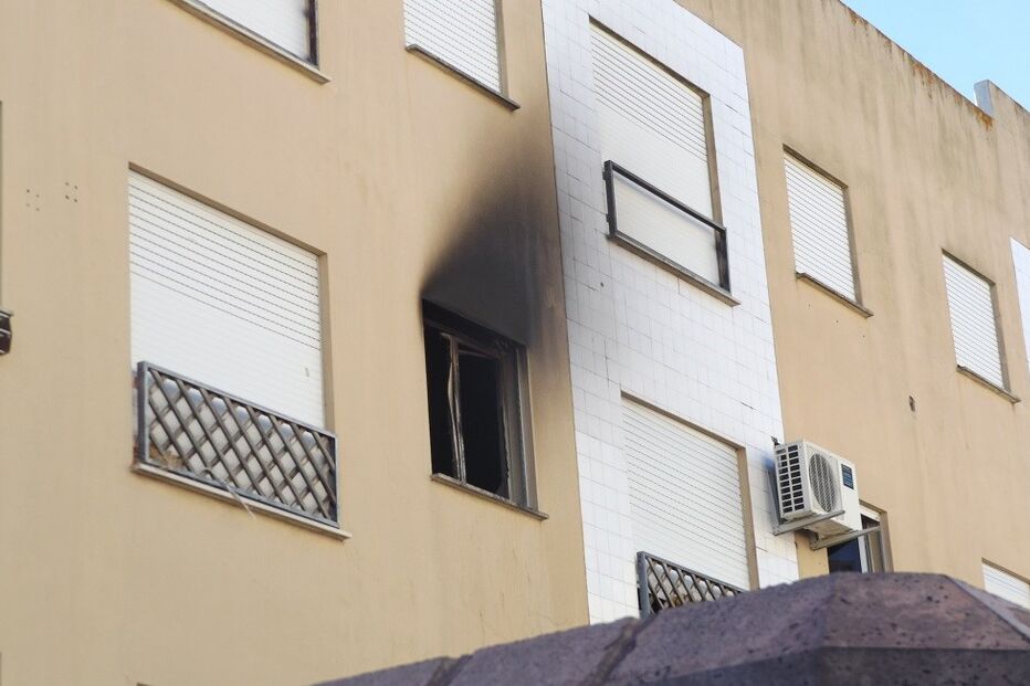 09-10-2015_01_59_23 14 fogo desaloja.jpg