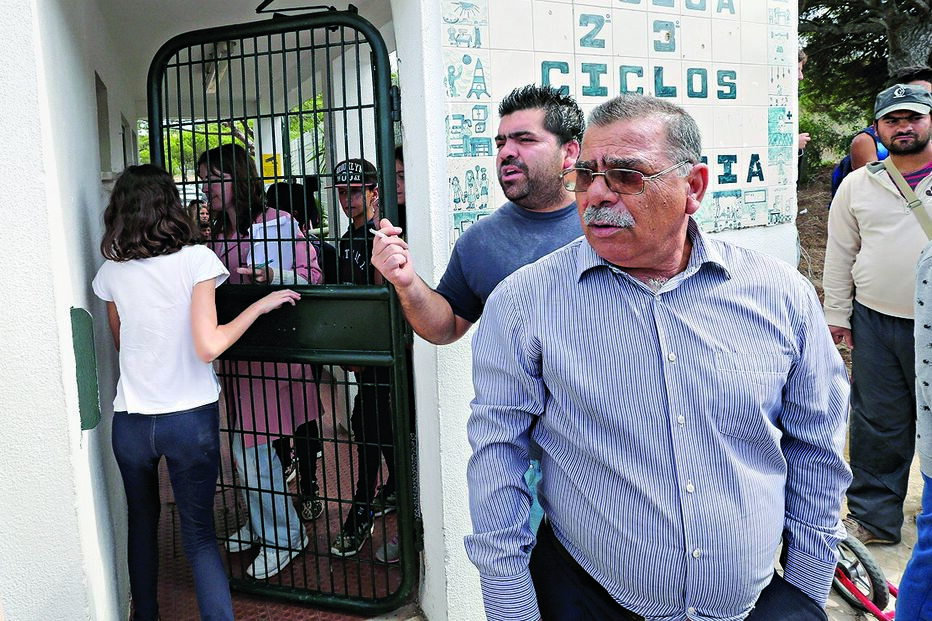 Descarga elétrica fere oito alunos 