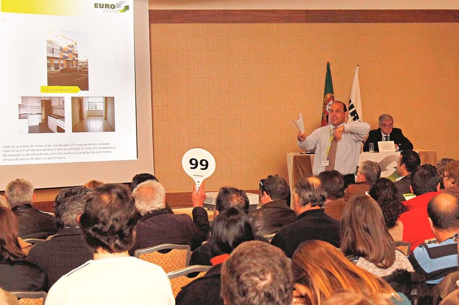 leilão, emigrantes, portugueses, estrangeiro, poupanças, imóveis