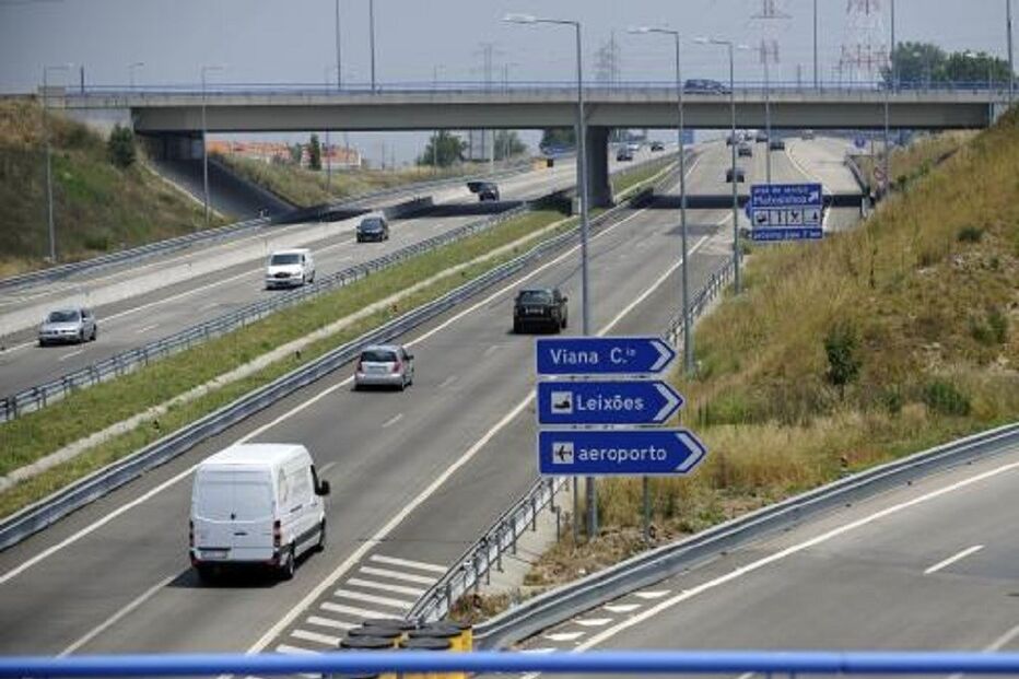 Ladrões, A4, despiste, perseguição, GNR, Guarda Nacional Republicana, alta velocidade, Vila Real, IP4, roubo, cidade transmontana