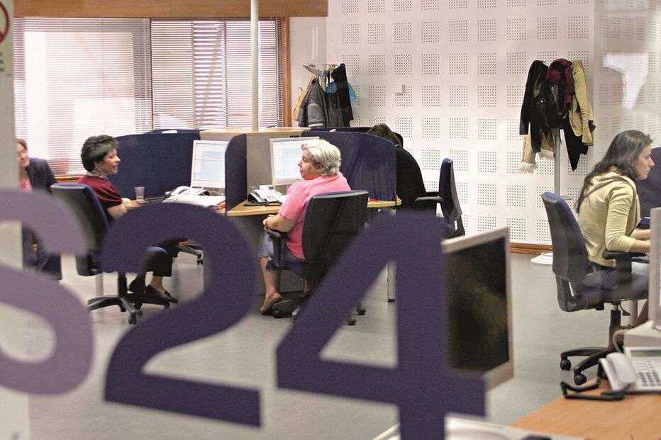 chamadas falsas, enfermeiros, atendimentos telefónicos, carácter ofensivo, serviço, linha