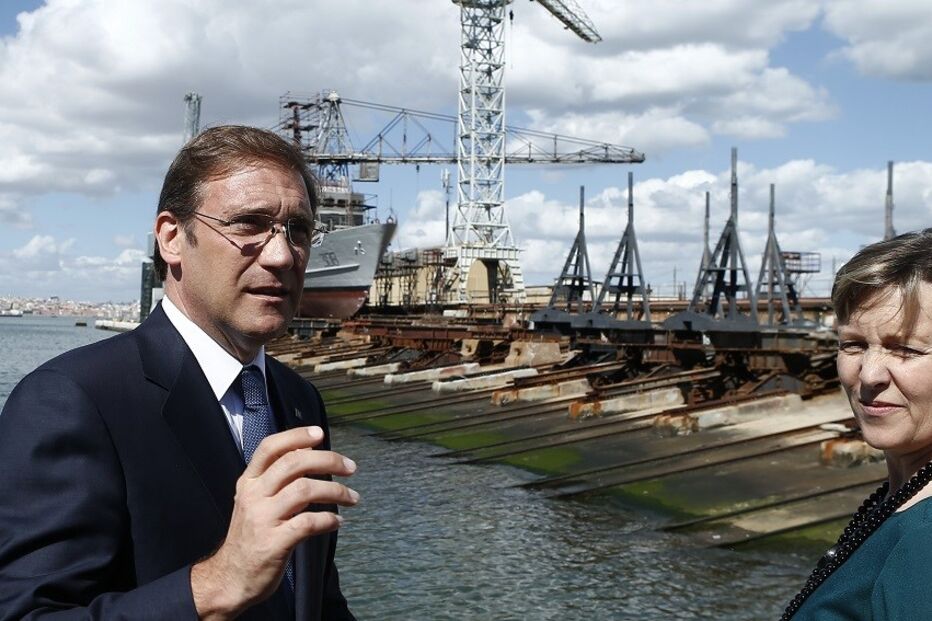 Governo, Passos Coelho, Bruxelas, Orçamento, Coligação,  futuro Executivo, cenário macroeconómico, Assuntos Económicos, Pierre Moscovici,  Comissão Europeia, Maria Luís Albuquerque