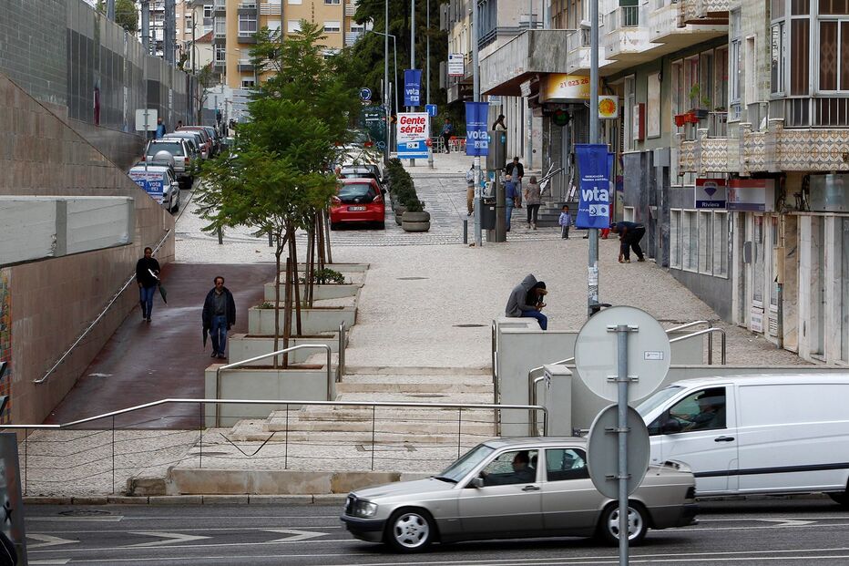 rixa, tiro, gangs, feridos, terror, namoradas, discussão, CP, Cacém, Sintra