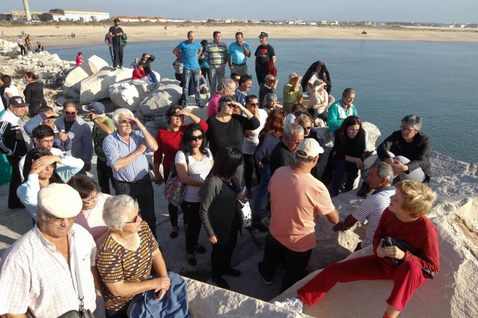 Olívia Ribau, Figueira da Foz, naufrágio, lançamento, flores, pescadores, mortes