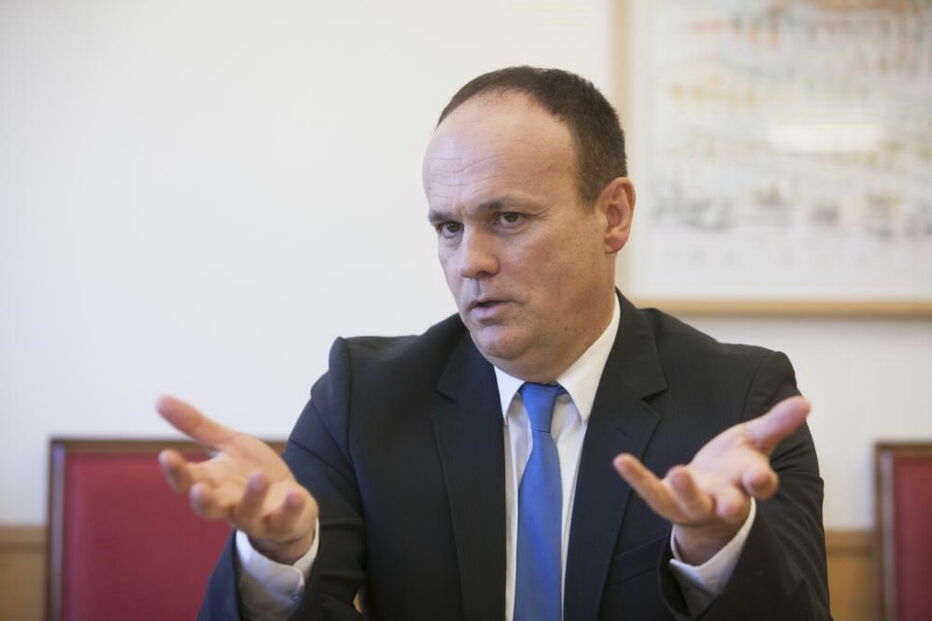 INEM, Paulo Campos, suspensão, processo disciplinar, Ministério da Saúde, Paulo Macedo, política, saúde