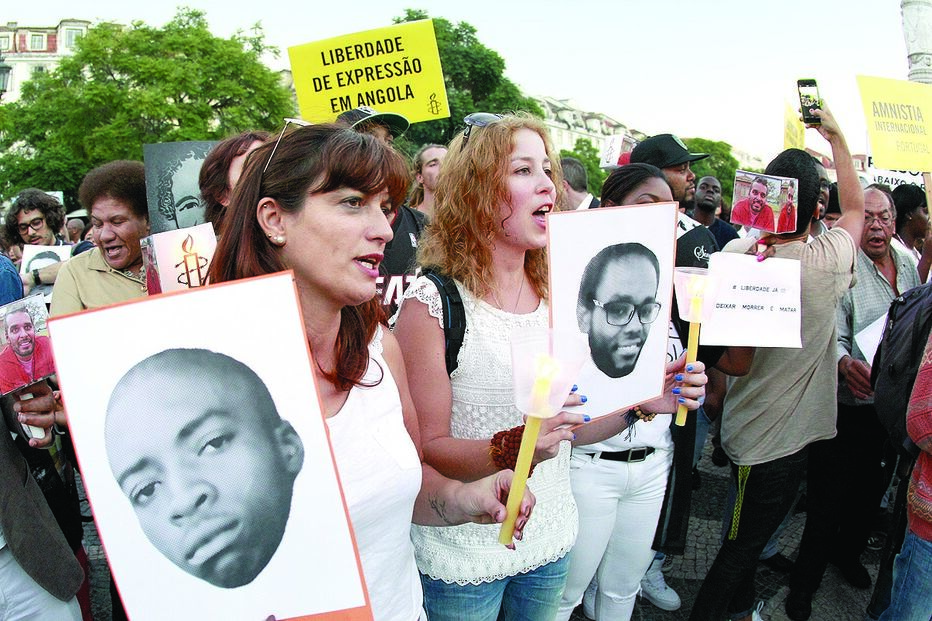 Centenas apoiam Luaty Beirão 