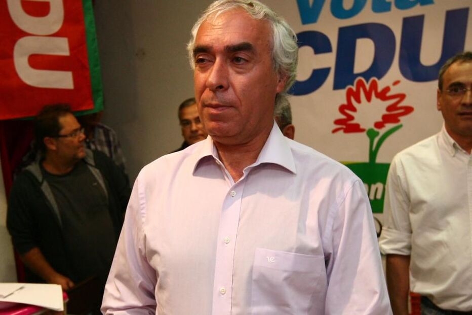 Câmara de Évora, Carlos Pinto de Sá, presidente da Câmara de Évora, CDU, economia, negócios e finanças, empréstimo, dívidas, dificuldades