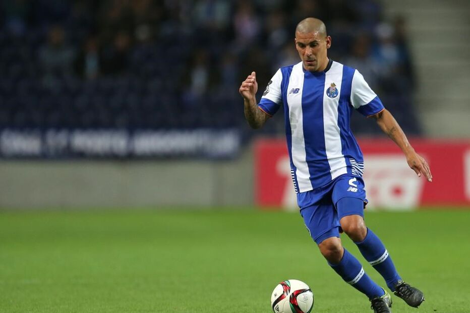 Maxi Pereira, Benfica, futebol, defesa, FC Porto, transferência, valor, renovação, contrato