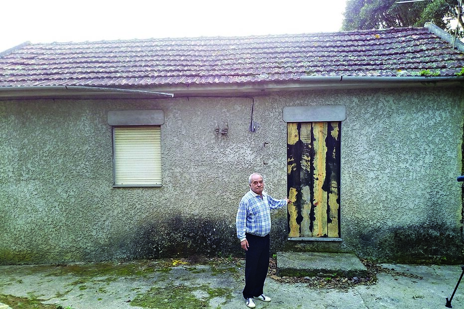 ladrões, casa, porta, assalto, madeira, desempregado, Vítor Hugo, Milheirós de Poiares, Santa Maria da Feira, Serafim Santos, vizinhos