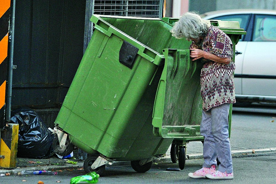 crianças, idosos, dificuldades, pobreza