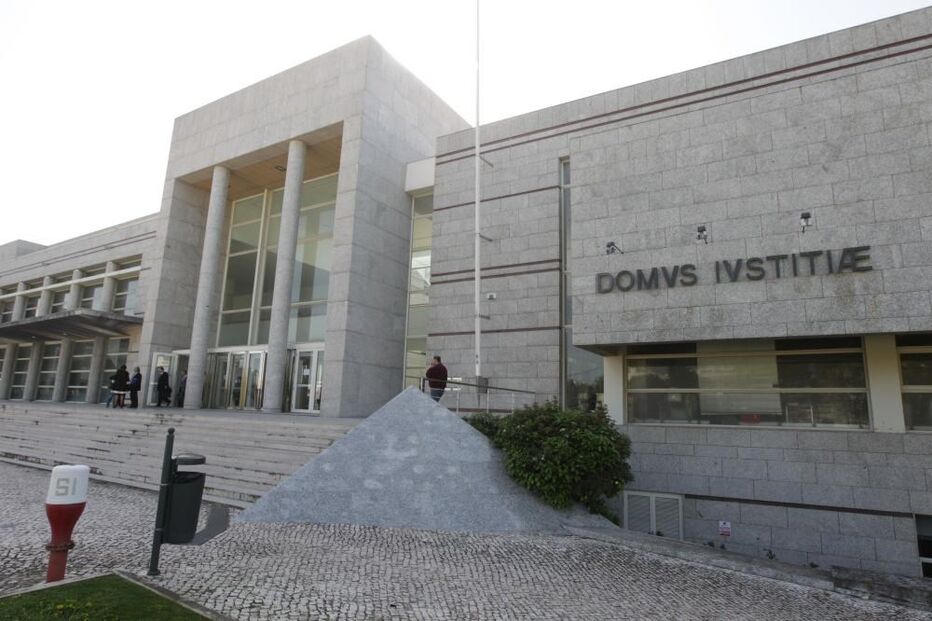 18-10-2015_22_47_06 44 tribunal cascais.jpg