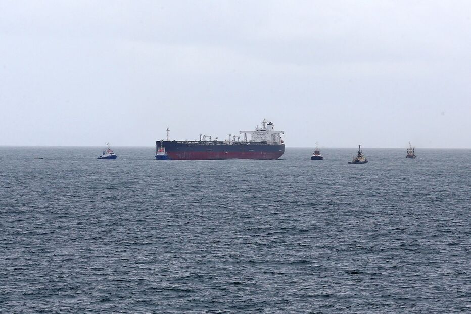 19-10-2015_02_10_08 26-27 petroleiro.jpg