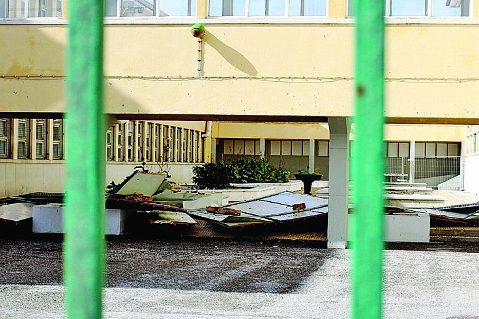 vento, mau tempo, chuva, carros, veículos, telhado, escola, Barreiro, Olhão, Algarve