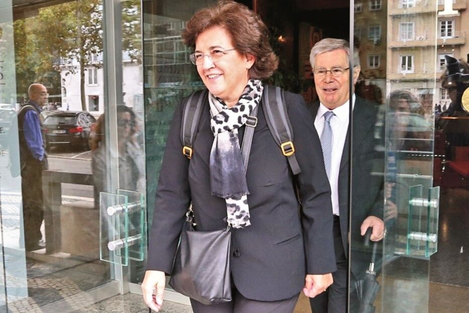 Ex-ministra, governo, doentes, alegações