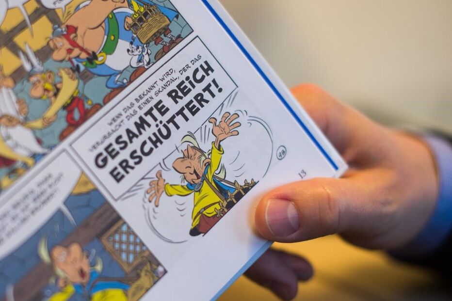 César, Astérix e Obélix, Julian Asssange, Torre Eiffel, Paris, Jean-Yves Ferri, Didier Conrad
