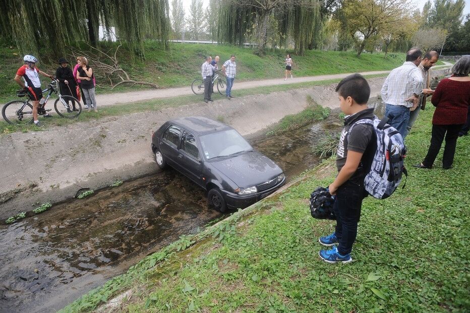 24-10-2015_01_13_34 10 braga carro.jpg