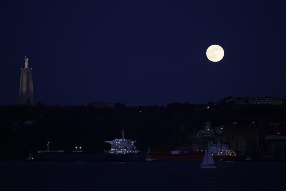 Super Lua, Terra, última, lua cheia, aparência, maior, Observatório Astronómico de Lisboa