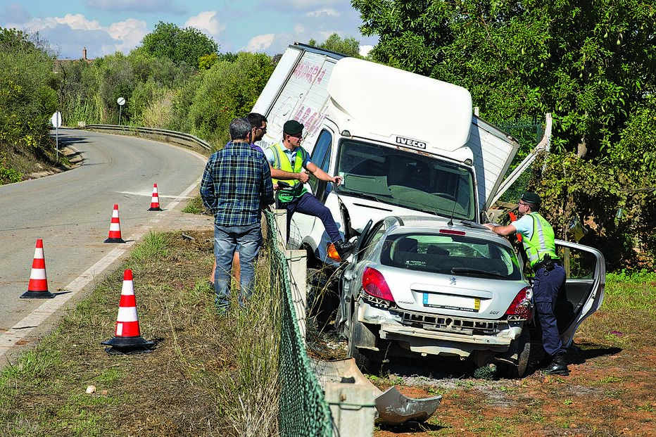 acidentes, desastres, carros,estradas, veículos, mortes, feridos, Algarve