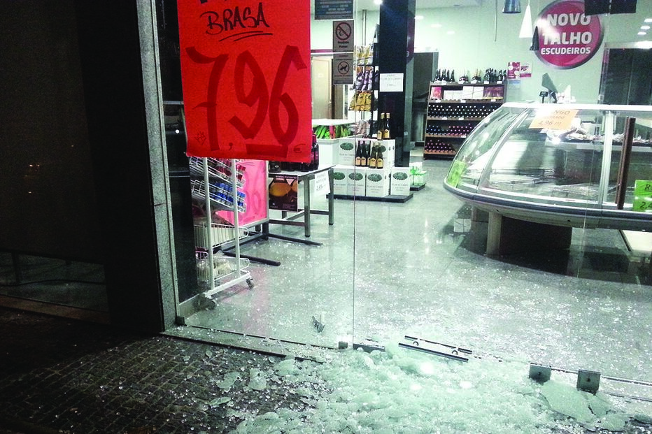 roubo, ladrões, presunto, queijo, Estrada Nacional 309, Famalicão, Braga, Norte, Bruno Costa, talho, Escudeiros