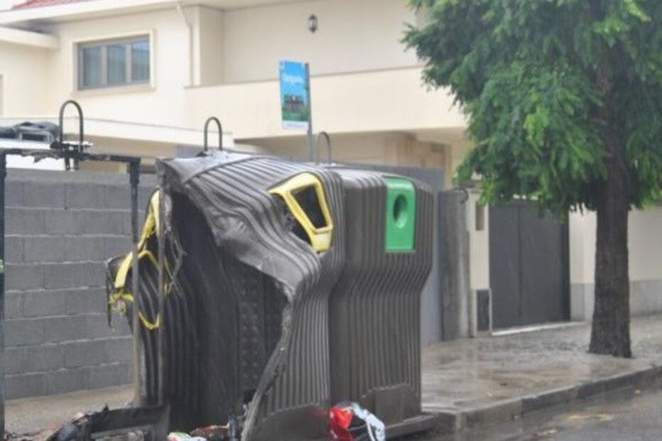 Incêndio, ecopontos, 112, PSP, polícia, Polícia de Segurança Pública, Setúbal, PSP de Setúbal, bombeiros