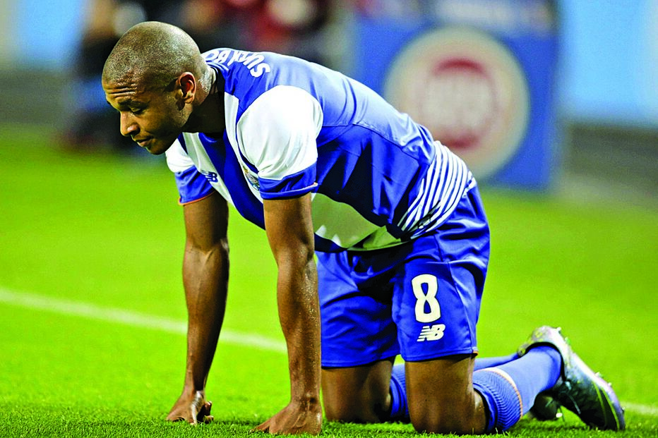 Lesão de Brahimi pressiona Lopetegui 