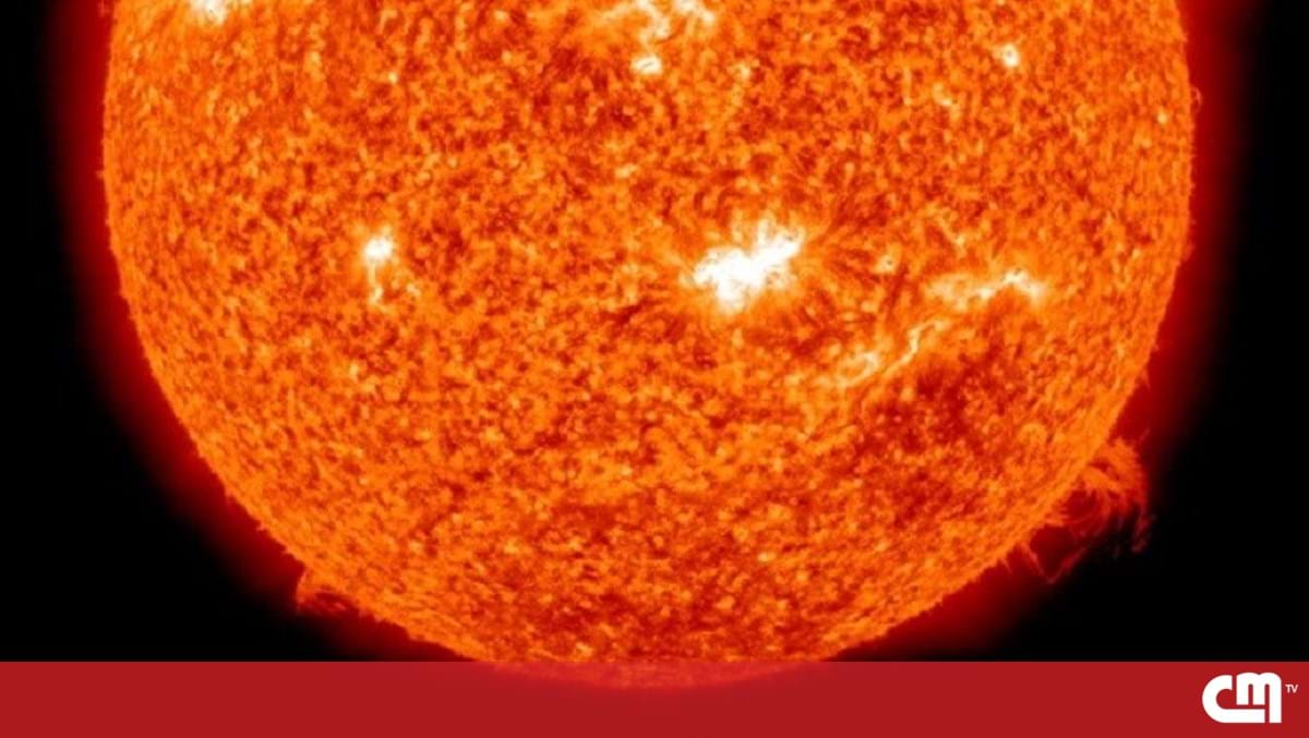 Ein Sonnensturm wird voraussichtlich am Mittwoch die Erde treffen, nachdem er ein Loch in der Sonne geöffnet hat