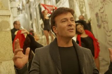 Tony Carreira sedutor em 'Mon Fado'