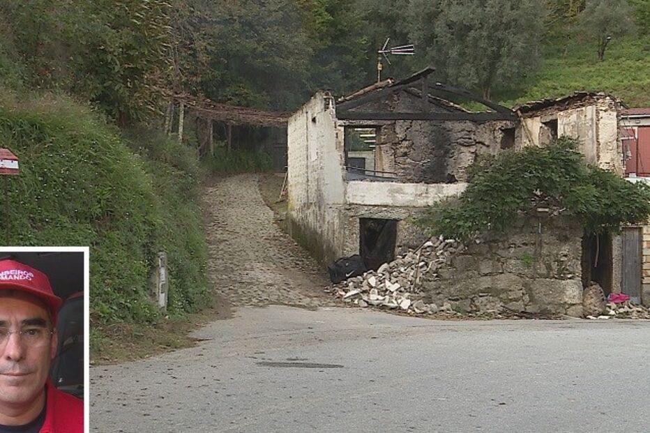 01-11-2015_04_51_19 Fogo consome casa 11.jpg