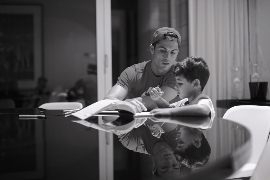 03-11-2015_21_55_00 42 cristiano ronaldo, cristianinho 1.jpg