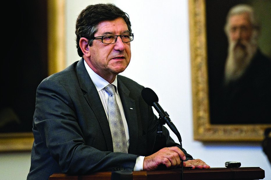 Censura ao CM preocupa Magno 