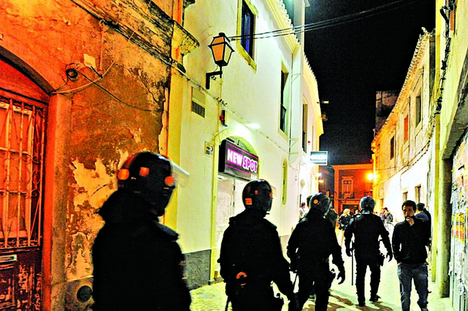 menor, espancado, rua, Faro, gang juvenil, algarve, PSP, Dr. Guilherme Centazzi, Estádio do Farense, Jardim Manuel Bívar