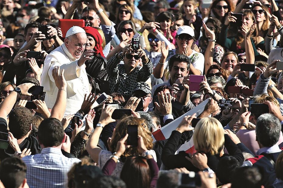 Papa, Sumo Pontífice, esmolas, fiéis, documentos secretos