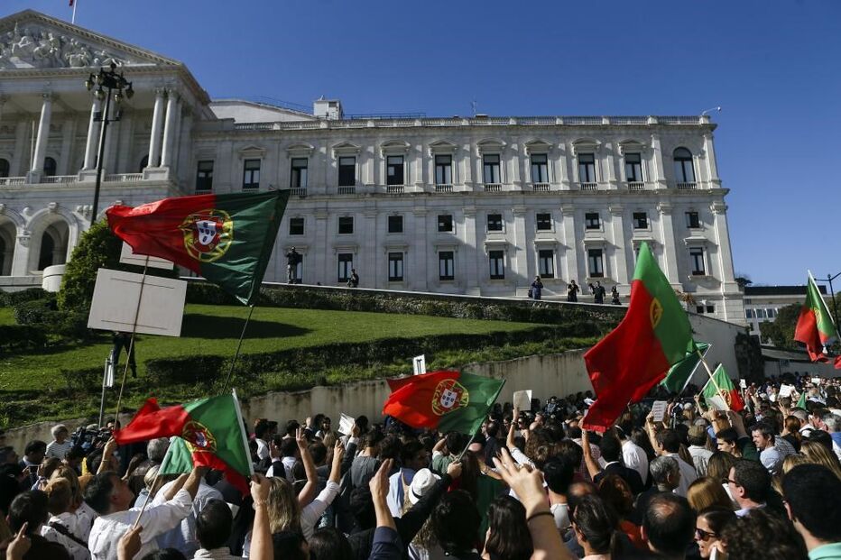 Manifestação, Assembleia da República, moção de rejeição, apoio, Governo, PSD, CDS-PP, política, partidos e movimentos