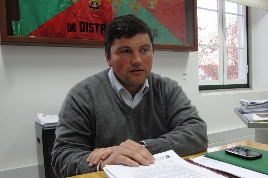 CDU, Câmara de Vila Viçosa, críticas, autocarro, CGTP, política, autoridades locais