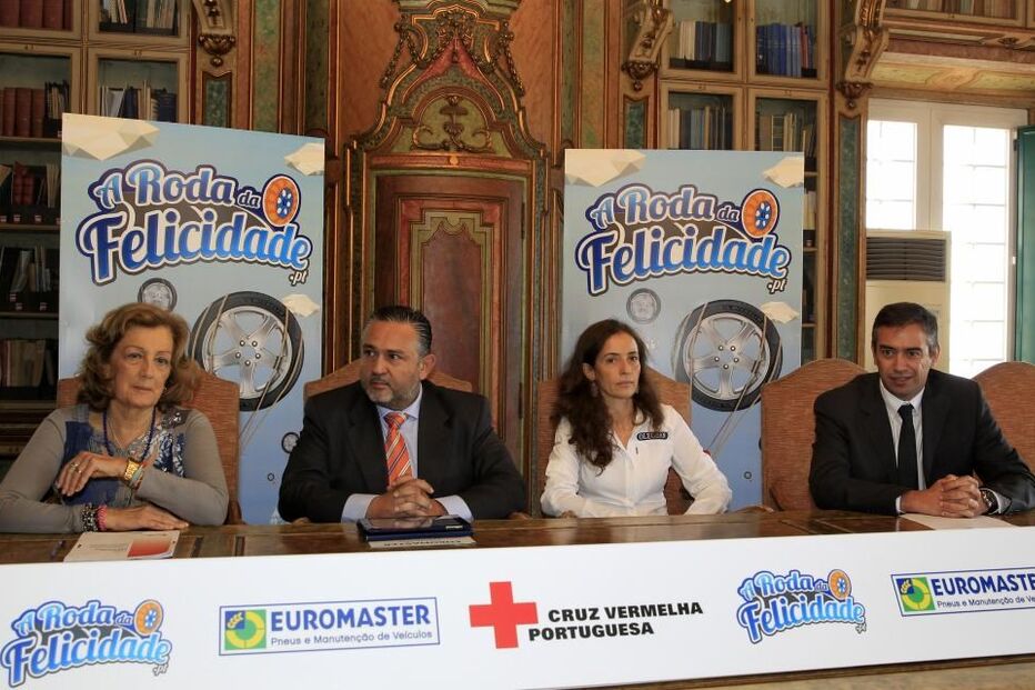 Brinquedos, solidariedade, Natal, pneus