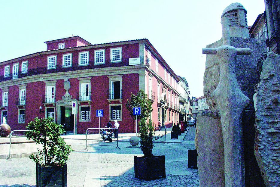 mulher, espancamento, vizinha, agressão, videiras, corte, norte, Agostinho Pereira, Guimarães