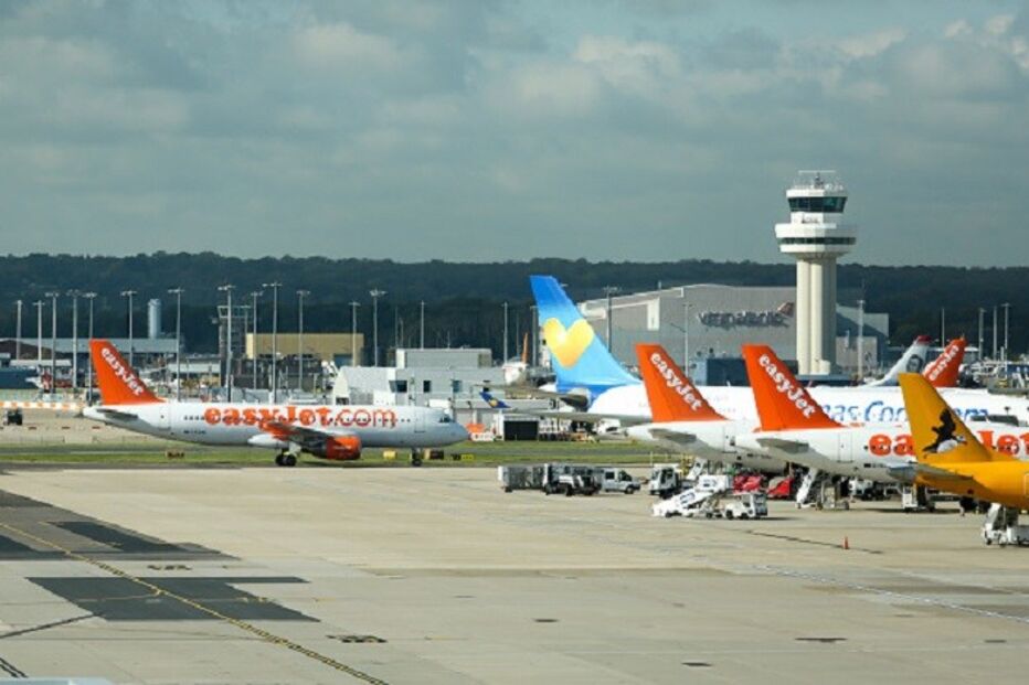 Londres, Gatwick, aeroporto, pacote suspeito