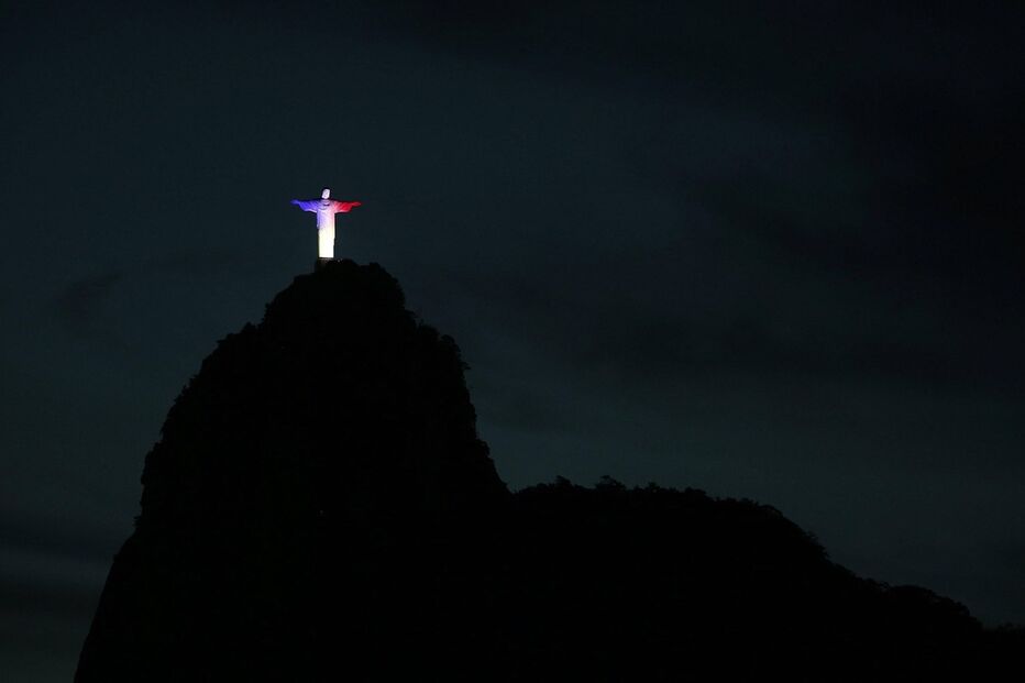 massacre, Paris, atentado, terrorismo, monumentos, França, homenagem