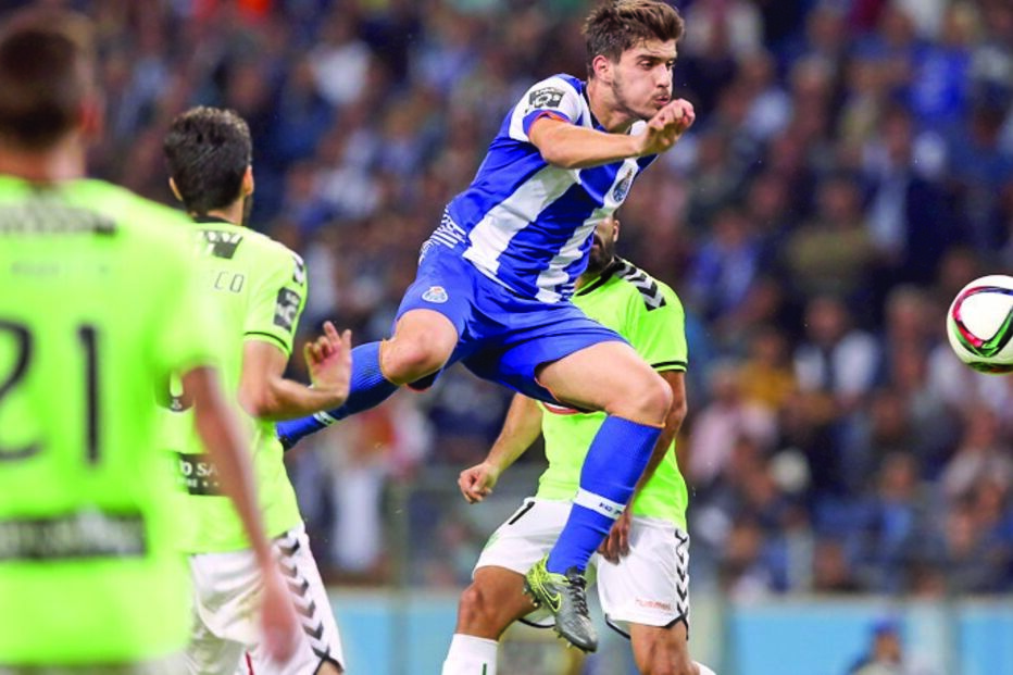 Rúben Neves volta ao radar de José Mourinho 